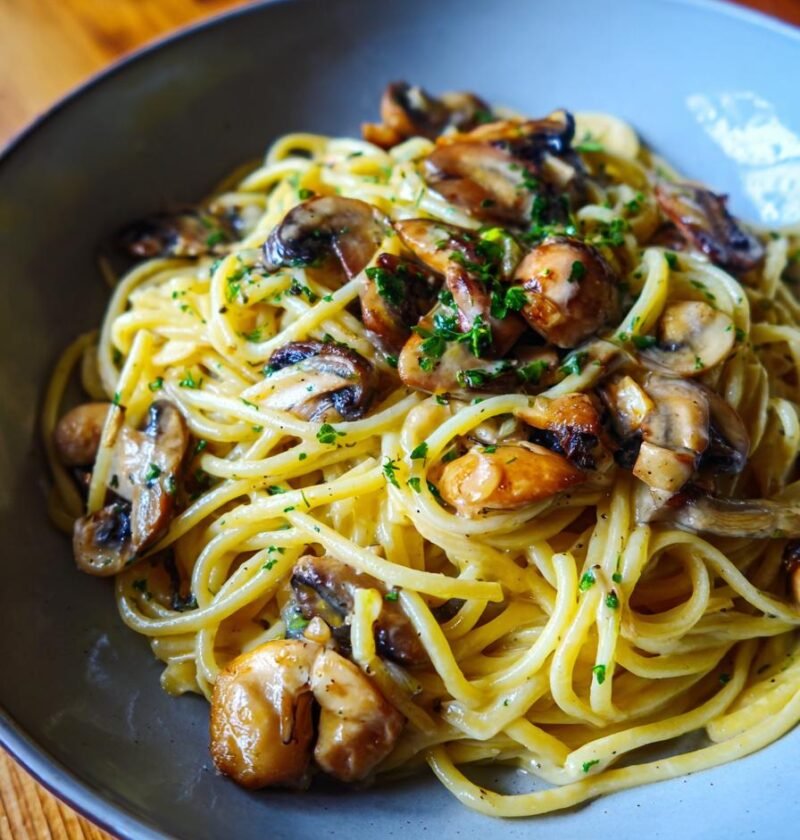 Creamy miso mushroom pasta