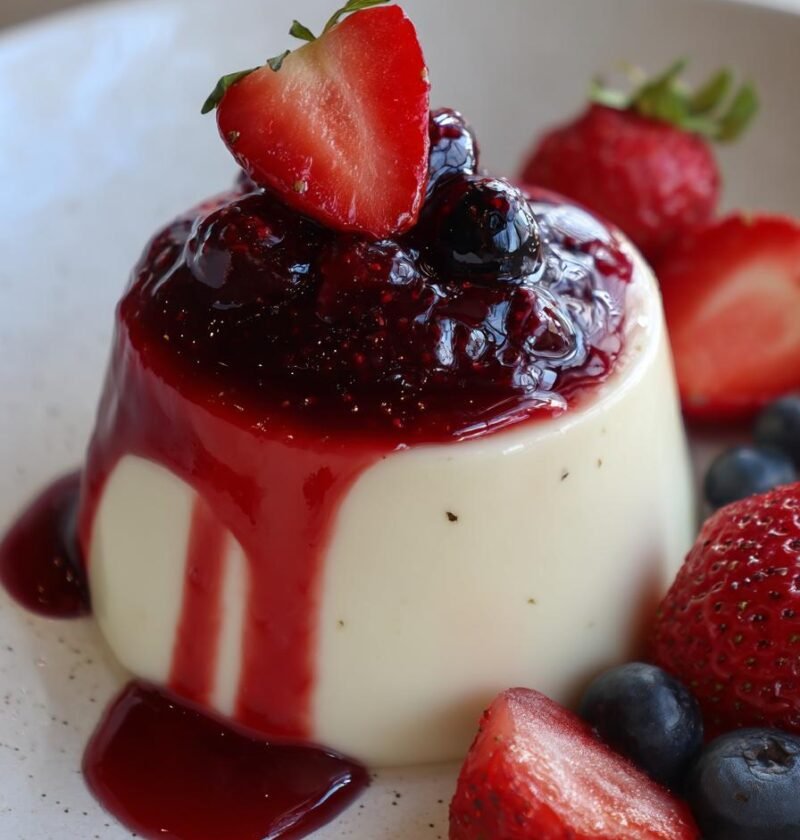 Vanilla panna cotta with berry compote