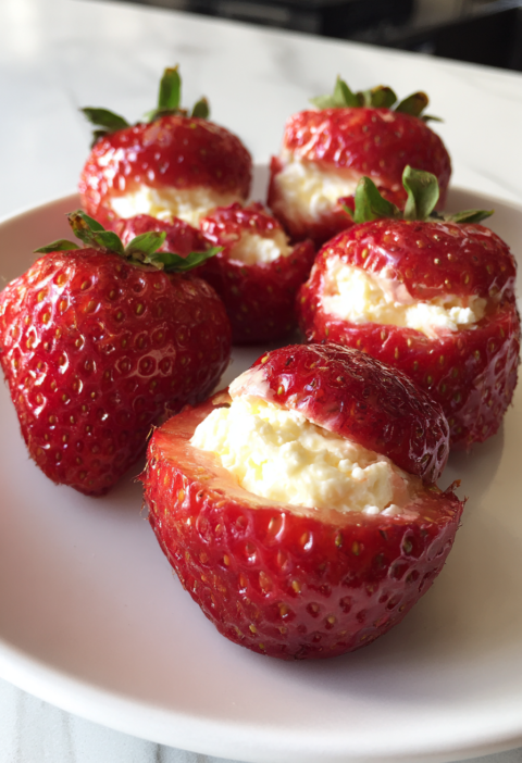 no bake cheesecake stuffed strawberries