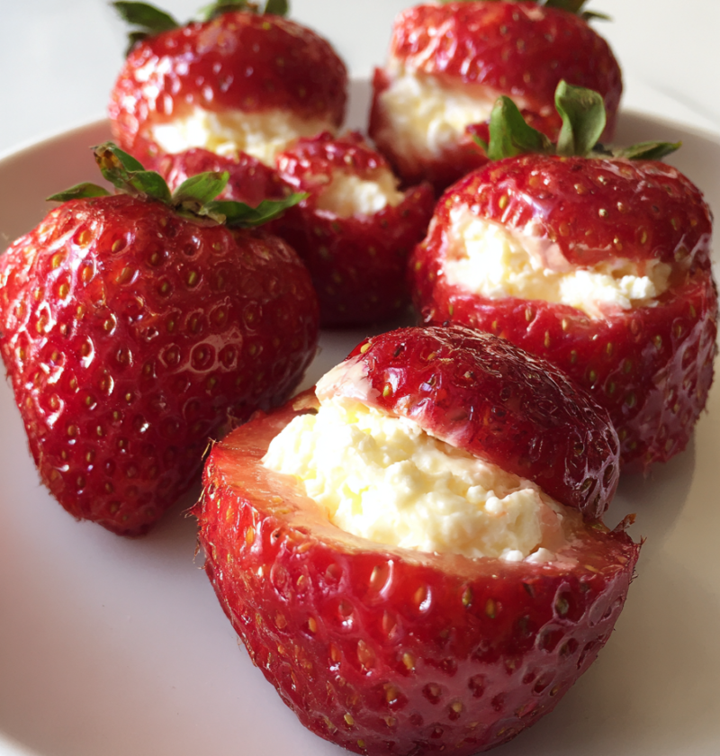 no bake cheesecake stuffed strawberries